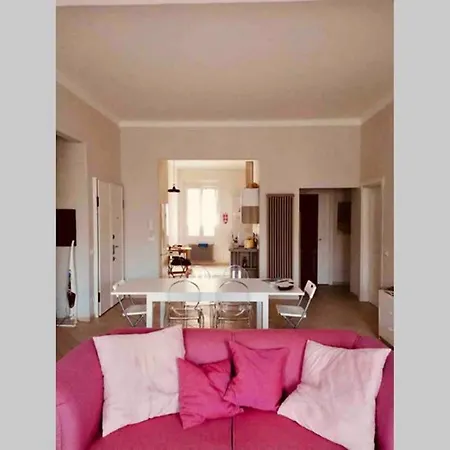 Mrs Robinson Apartment *
