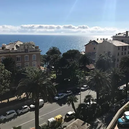 Mrs Robinson Apartment Genoa